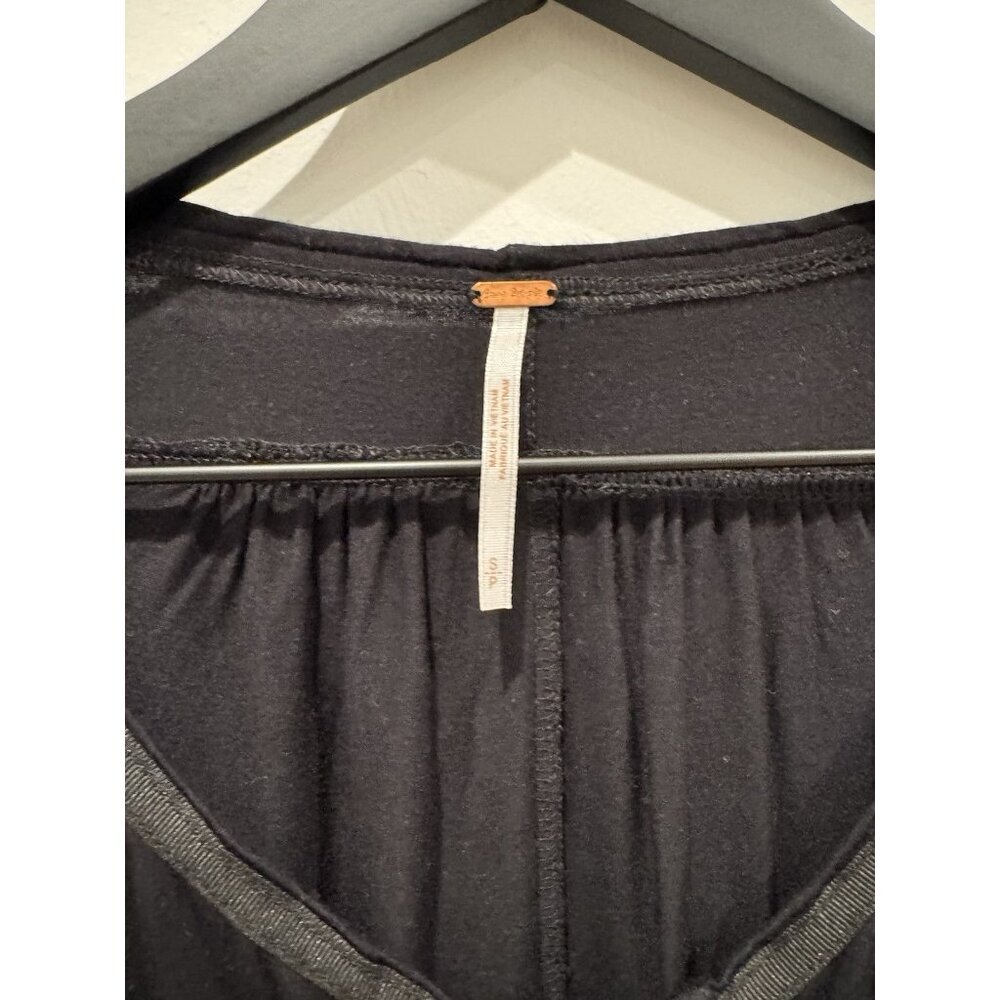 Free People Women’s Top Small ‘Keepin On Tie’ Sleeve Tee Black Button Front Boho - Picture 3 of 10